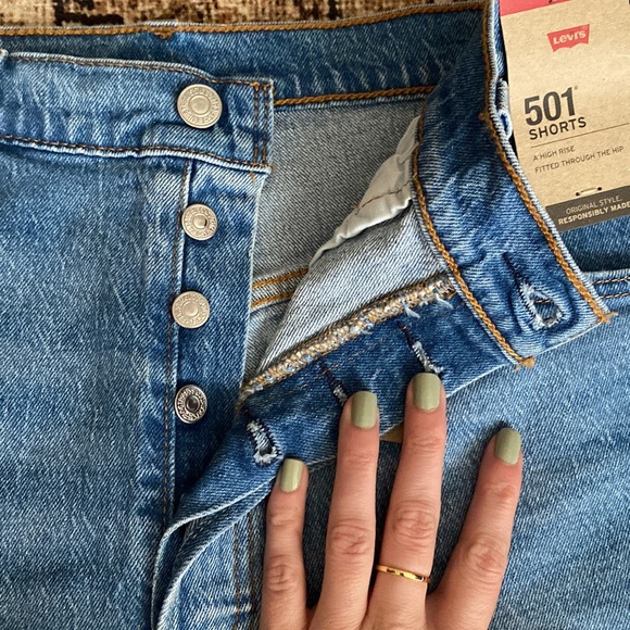 Levi 501 denim shorts - Picture 3 of 6